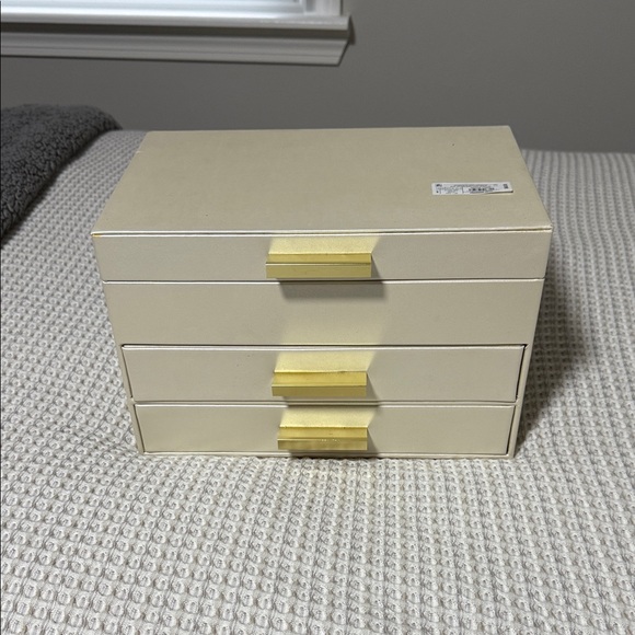 Elegant Cream and Gold Storage Box - Picture 1 of 3